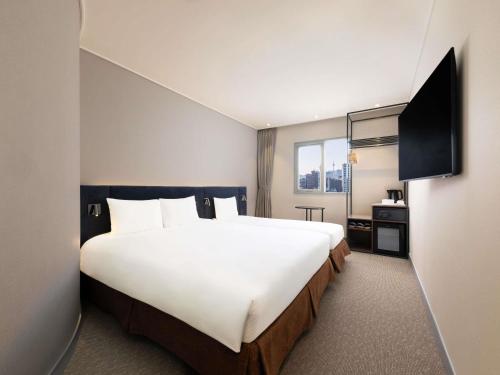 Superior Family Room with One Double Bed and One Single Bed del hotel Ibis Ambassador Seoul Insadong. Foto 4