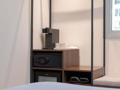 Superior Twin Room with Two Single Beds and Ikseon Hanok View del hotel Ibis Ambassador Seoul Insadong. Foto 2