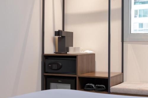 Superior Family Room with One Double Bed and One Single Bed del hotel Ibis Ambassador Seoul Insadong. Foto 12