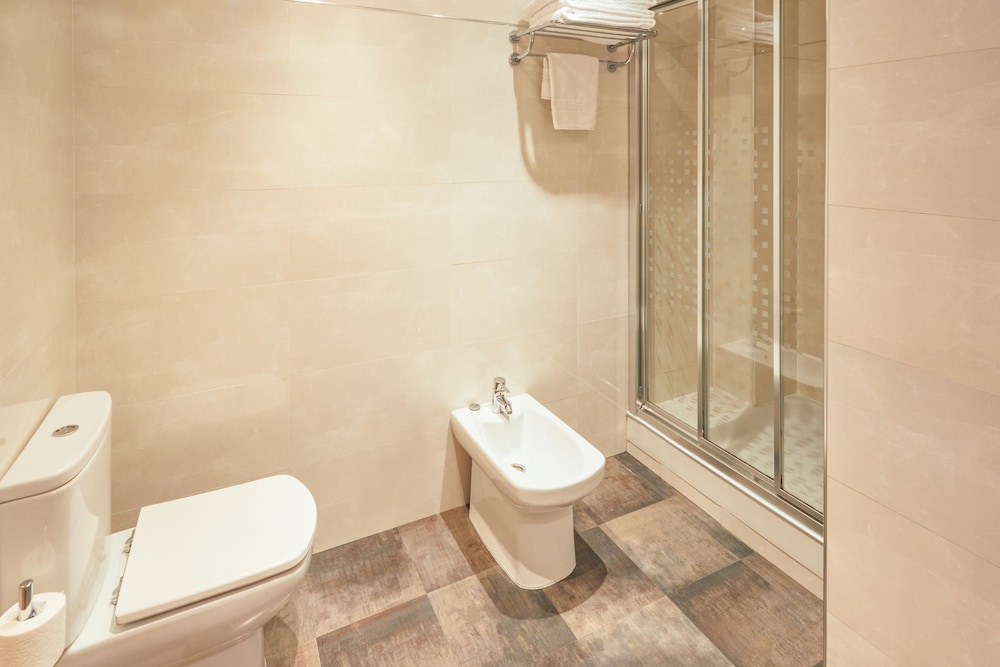 Habitación triple del hotel Cason Del Tormes. Foto 3