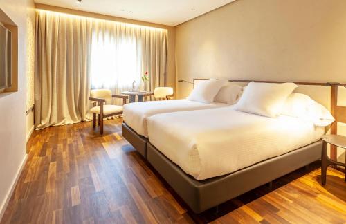 Habitación Familiar Dúplex del hotel Villa Real. Foto 5