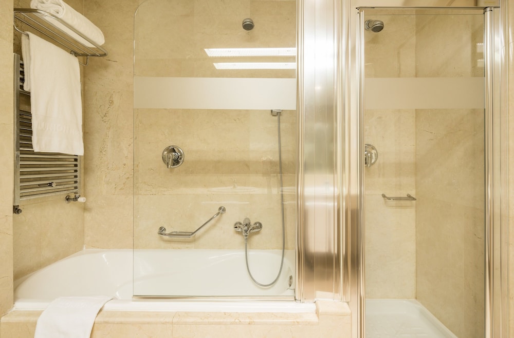 Habitación doble superior del hotel Ilunion Alcala Norte. Foto 4