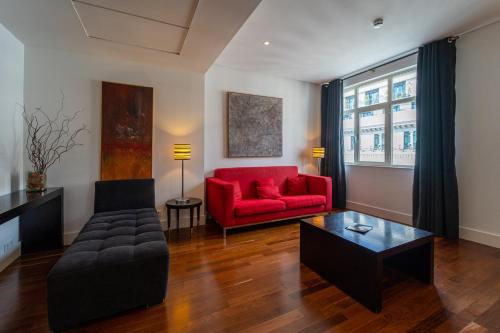 Habitación Cuádruple con bañera del hotel Quatro Puerta del Sol. Foto 1