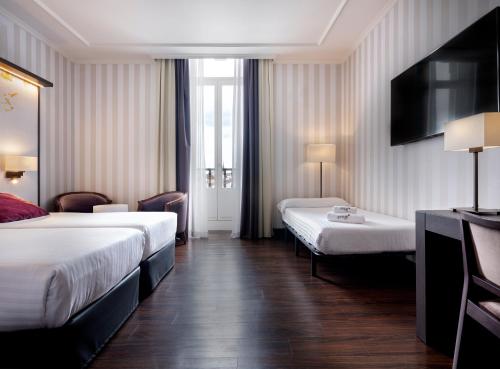 Habitación Doble con cama supletoria - 1 o 2 camas del hotel Intur Palacio San Martin. Foto 4