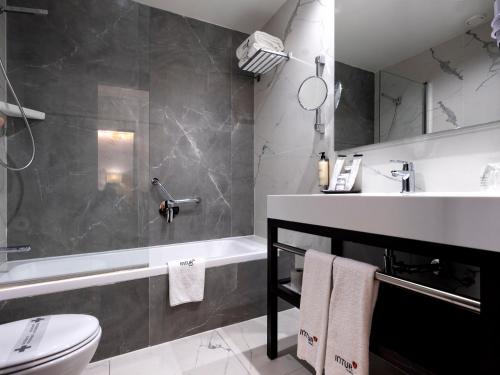 Habitación Doble Estándar del hotel Intur Palacio San Martin. Foto 5
