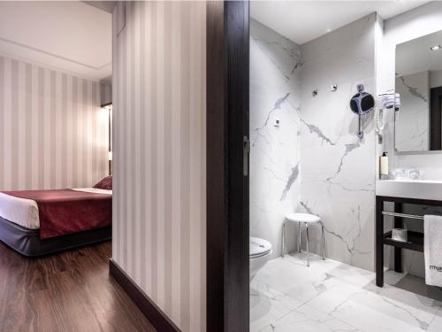 Habitación Doble Económica del hotel Intur Palacio San Martin. Foto 4