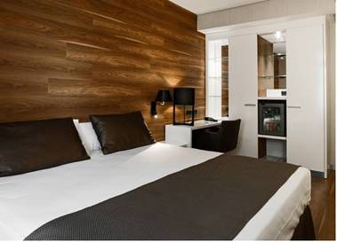 Habitación Doble con vistas a la calle del hotel Catalonia Puerta Del Sol. Foto 1