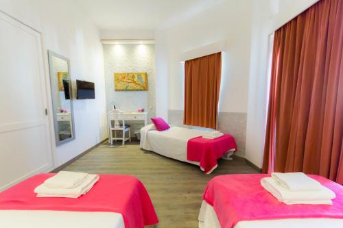 Habitación Triple del hotel Sun Holidays. Foto 5