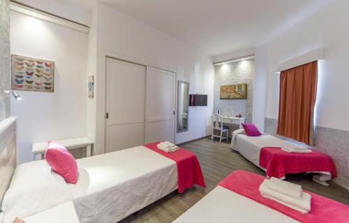 Habitación Triple del hotel Sun Holidays. Foto 1