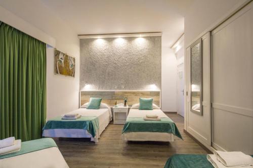 Habitación cuádruple del hotel Sun Holidays. Foto 5