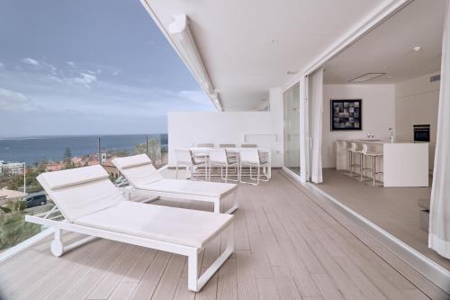 Suite Divinity Bliss de 1 dormitorio con vistas al mar del hotel Baobab Suites. Foto 1