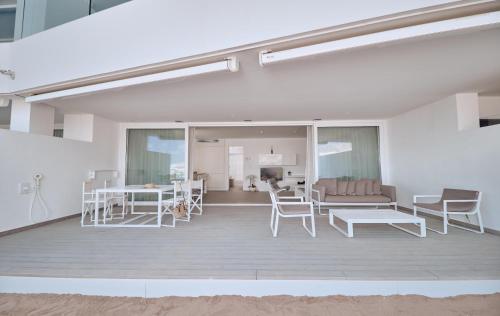 Suite Serenity Bliss de 2 dormitorios con vistas al mar del hotel Baobab Suites. Foto 4