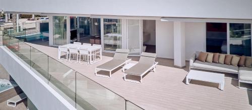 Suite Serenity Elegance extralarga de 2 dormitorios con piscina privada y vistas al mar del hotel Baobab Suites
