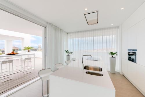Ático Infinity Euphoria de 4 dormitorios con piscina privada, bañera de hidromasaje y vistas al mar del hotel Baobab Suites