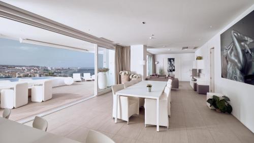 Infinity Harmony 3 bedroom with private pool, hot tub and sea view del hotel Baobab Suites