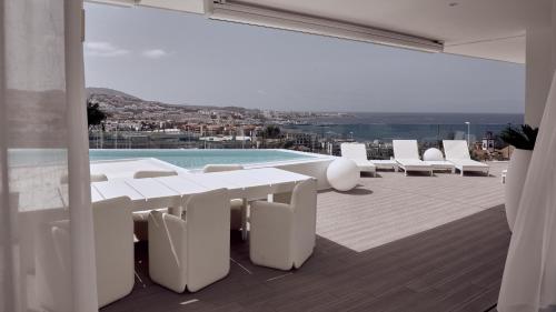 Infinity Harmony 3 bedroom with private pool, hot tub and sea view del hotel Baobab Suites. Foto 1