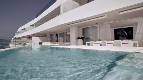 Infinity Harmony 3 bedroom with private pool, hot tub and sea view del hotel Baobab Suites. Foto 2
