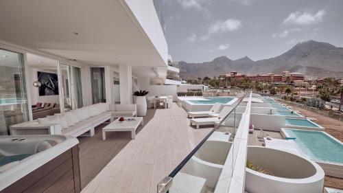 Infinity Harmony 3 bedroom with private pool, hot tub and sea view del hotel Baobab Suites. Foto 4