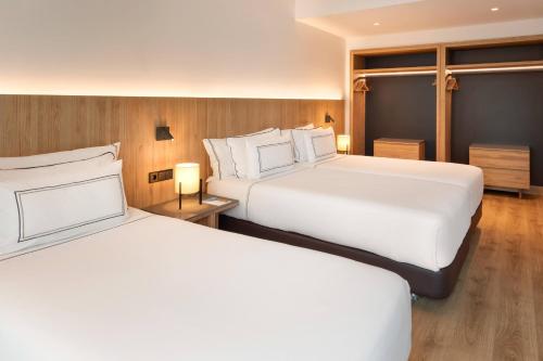 Habitación Triple del hotel Melia Barajas. Foto 5