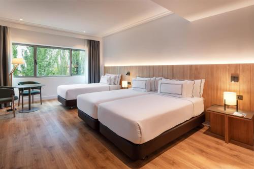 Habitación Triple del hotel Melia Barajas. Foto 1
