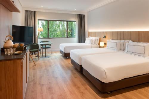 Habitación Triple del hotel Melia Barajas. Foto 2