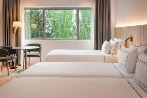 Habitación Triple del hotel Melia Barajas. Foto 3