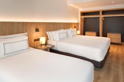 Habitación Triple del hotel Melia Barajas. Foto 4