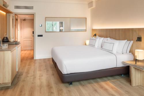 Habitación Superior comunicada del hotel Melia Barajas. Foto 1