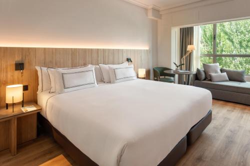 Habitación Meliá The Level del hotel Melia Barajas. Foto 1