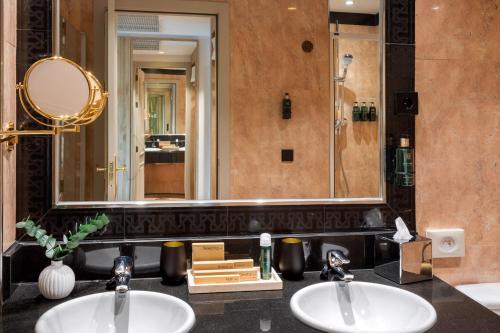Suite Grand The Level con vistas a la piscina del hotel Melia Barajas