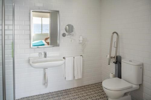 Habitación Doble adaptada para personas con movilidad reducida del hotel Ereza Mar- Adults Only. Foto 5