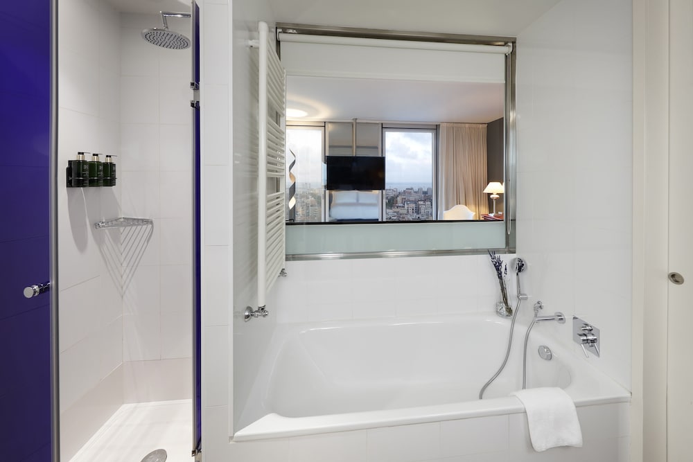Habitación Grand Premium The Level con Vistas al Mar del hotel The Level At Melia Barcelona Sky. Foto 5