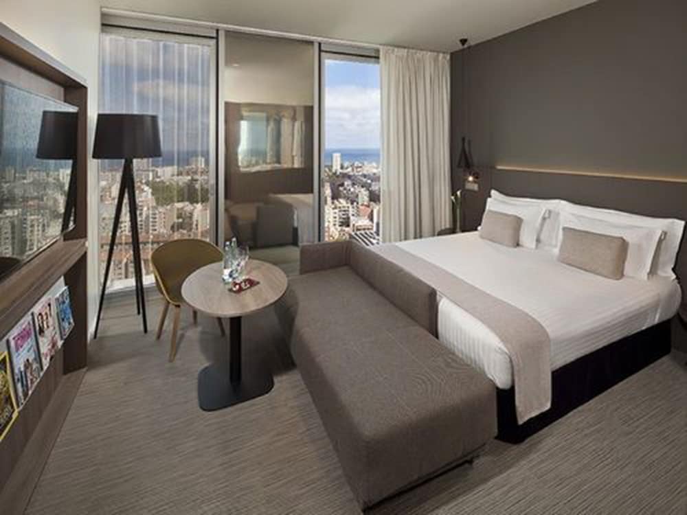 Habitación Familiar The Level con Vistas al Mar del hotel The Level At Melia Barcelona Sky. Foto 1
