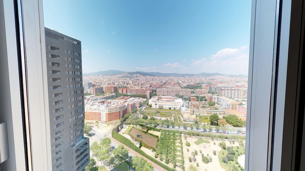 Habitación Grand Premium The Level con Vistas a la Ciudad del hotel The Level At Melia Barcelona Sky. Foto 5