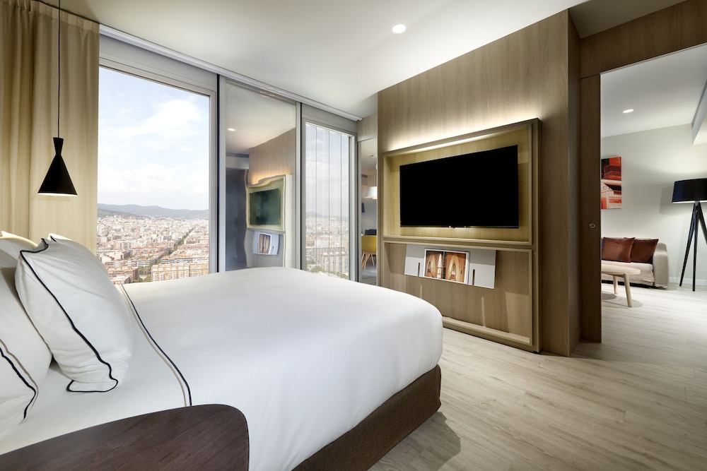 Suite The Level con Vistas a la Ciudad del hotel The Level At Melia Barcelona Sky