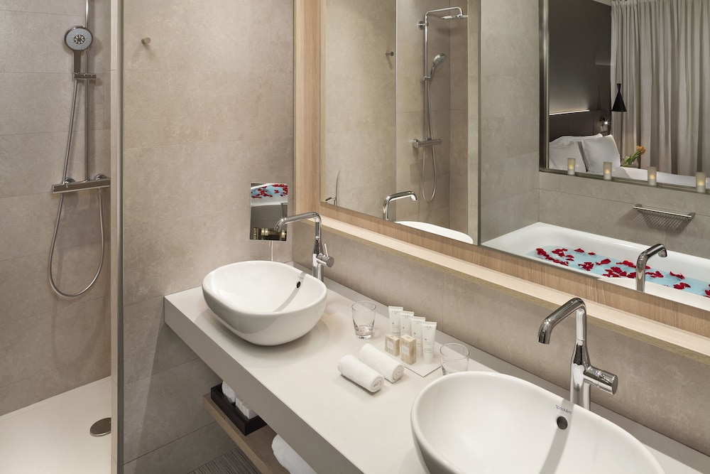 Suite The Level con Vistas a la Ciudad del hotel The Level At Melia Barcelona Sky. Foto 4