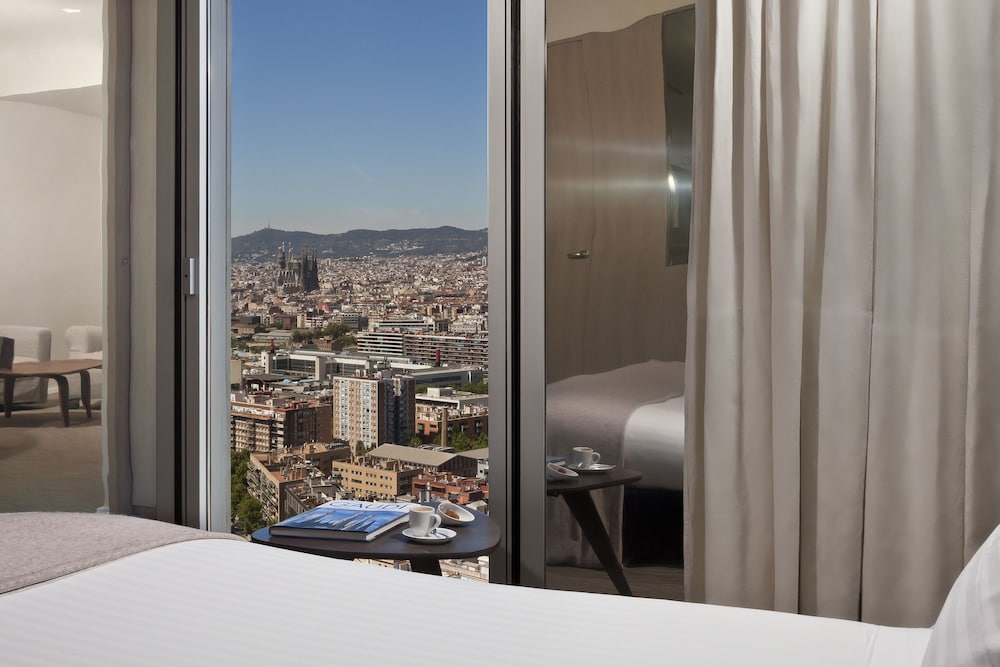 Suite The Level con Vistas a la Ciudad del hotel The Level At Melia Barcelona Sky. Foto 5