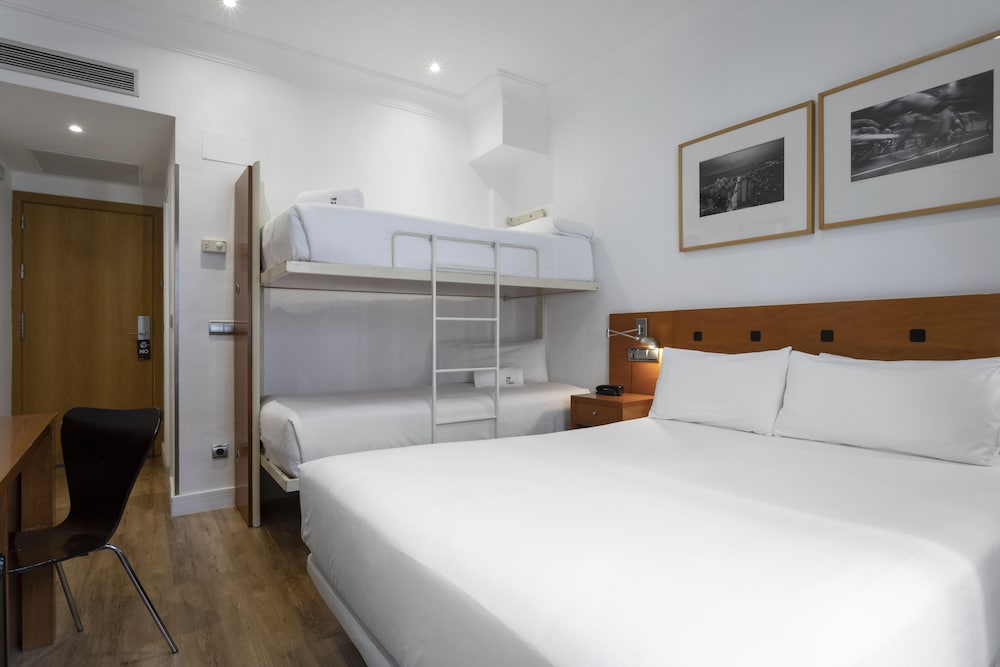 Habitación Cuádruple del hotel Petit Palace Cliper