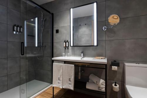 Habitación Triple del hotel Petit Palace Cliper. Foto 3