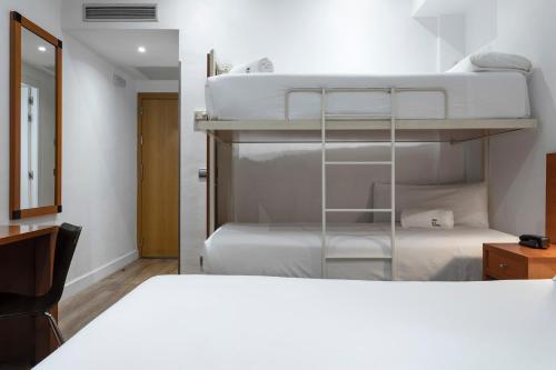 Cuádruple del hotel Petit Palace Cliper. Foto 2