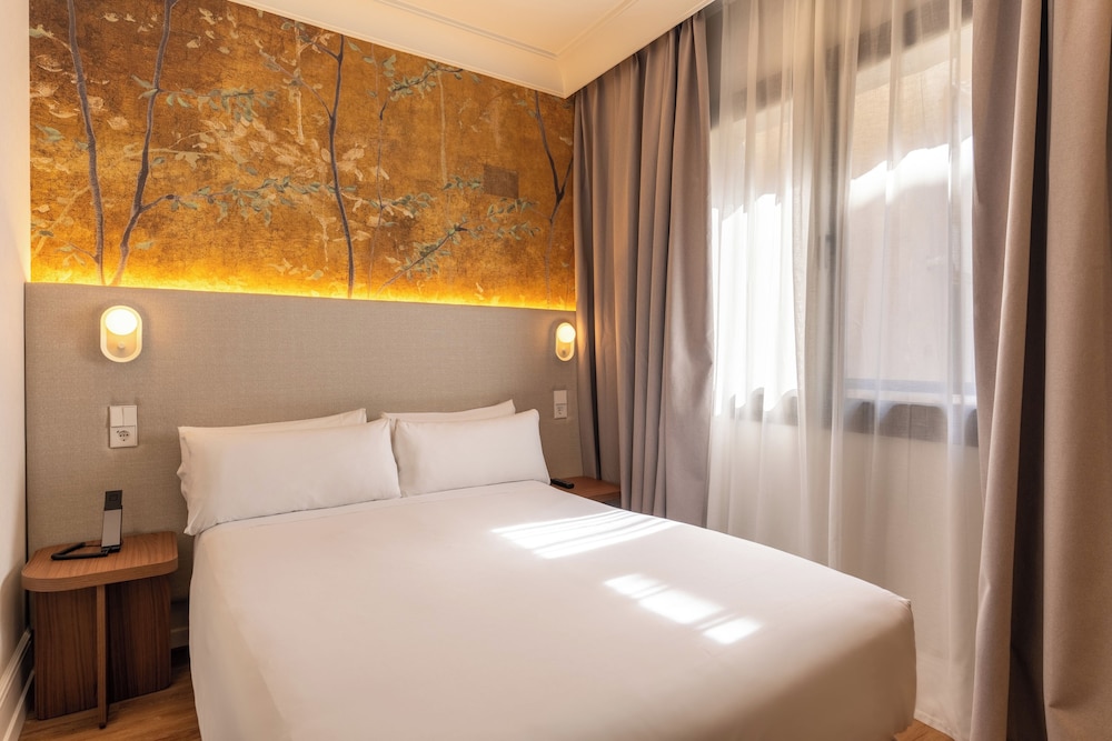 Habitación económica doble del hotel Petit Palace Cliper