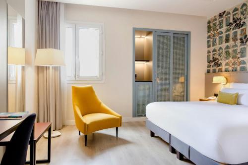 Habitación Estándar - Cama extragrande del hotel One Madrid-Plaza de España. Foto 2