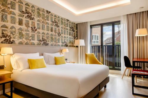Habitación Superior con cama extragrande del hotel One Madrid-Plaza de España