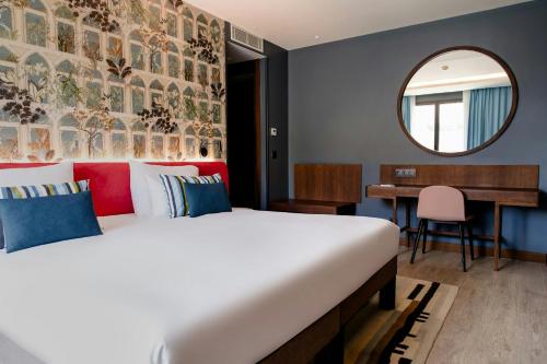 Suite del hotel One Madrid-Plaza de España. Foto 1