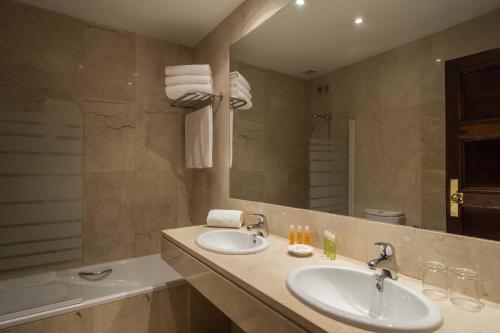 Habitación Doble con vistas - 1 o 2 camas del hotel Principe Pio. Foto 3