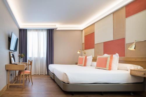 Habitación Triple del hotel Principe Pio. Foto 6