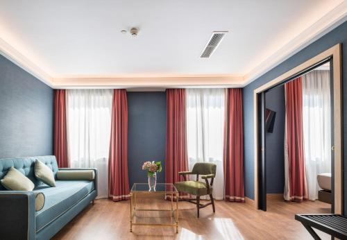 Suite Junior del hotel Principe Pio. Foto 7