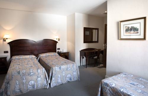 Habitación triple del hotel Principe Pio. Foto 2