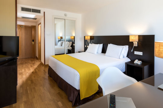 Habitación familiar del hotel Rafaelhoteles Atocha. Foto 2