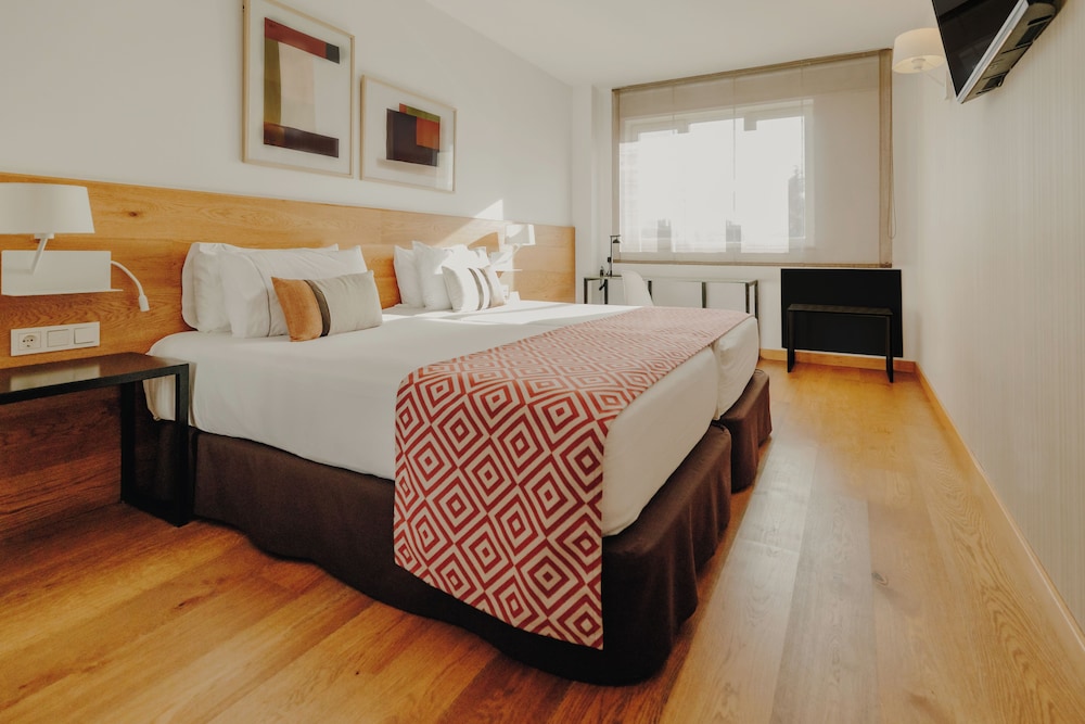 Habitación estándar con 1 cama doble o 2 individuales del hotel Rafaelhoteles Atocha. Foto 2